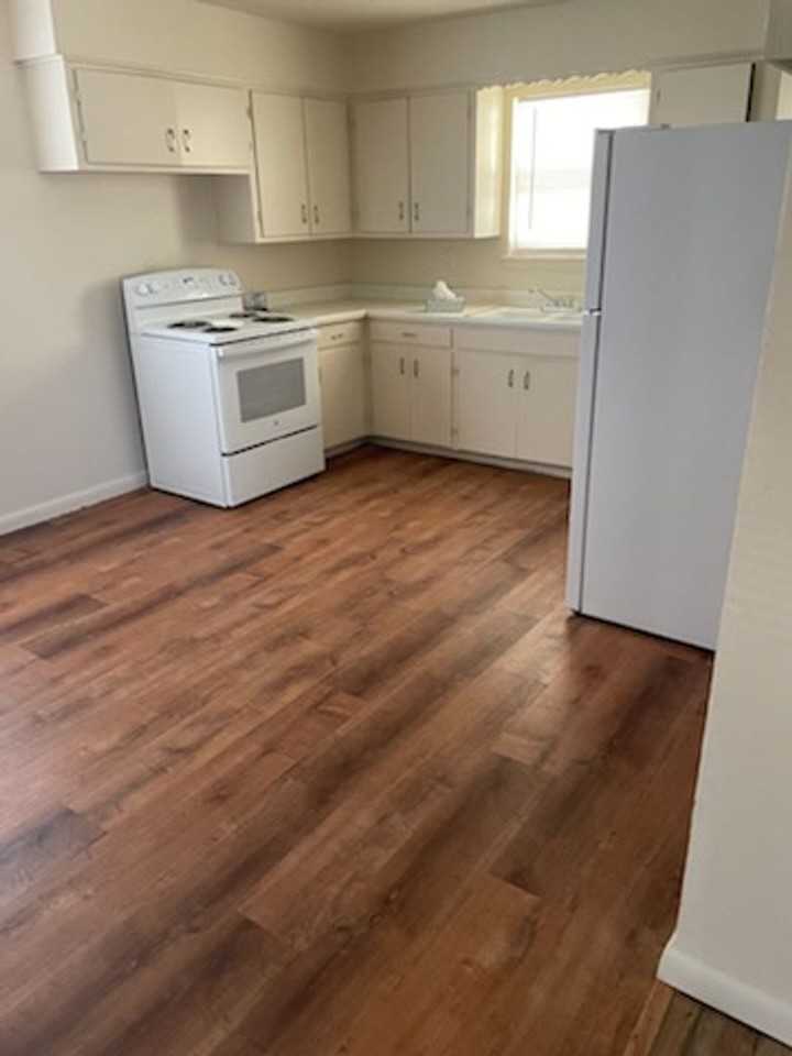 2326 Nw 46th St - Photo 3 of 9