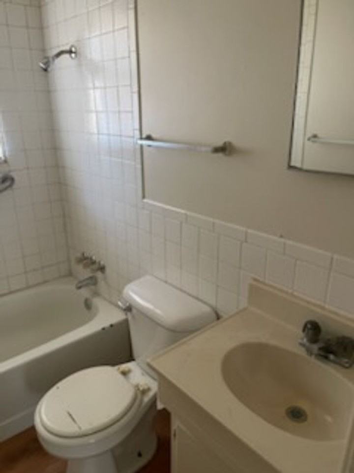 2326 Nw 46th St - Photo 6 of 9