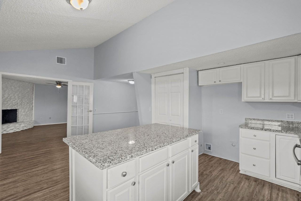 228 Orange St - Photo 3 of 24