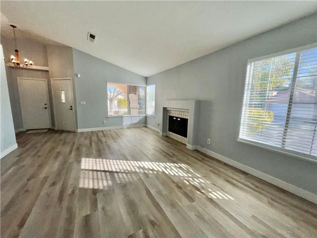 9553 World Cup Dr - Photo 4 of 23