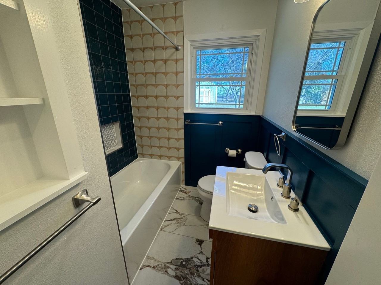 822 Avenue C - Photo 5 of 12