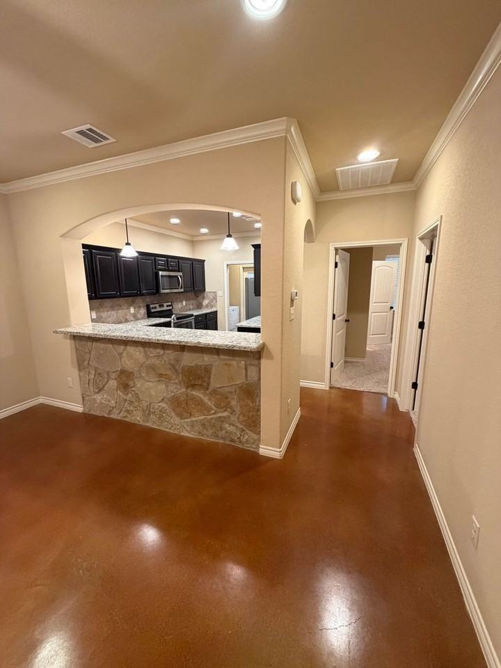 3011 Towers Pkwy - Photo 4 of 16