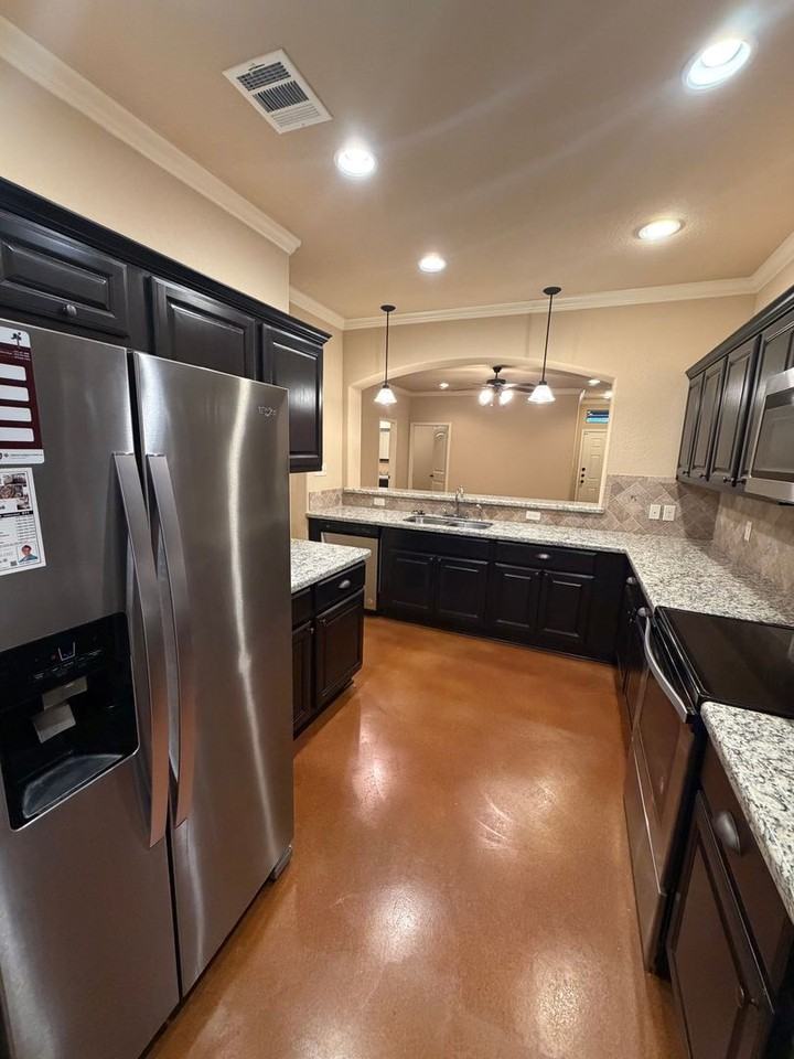 3011 Towers Pkwy - Photo 7 of 16