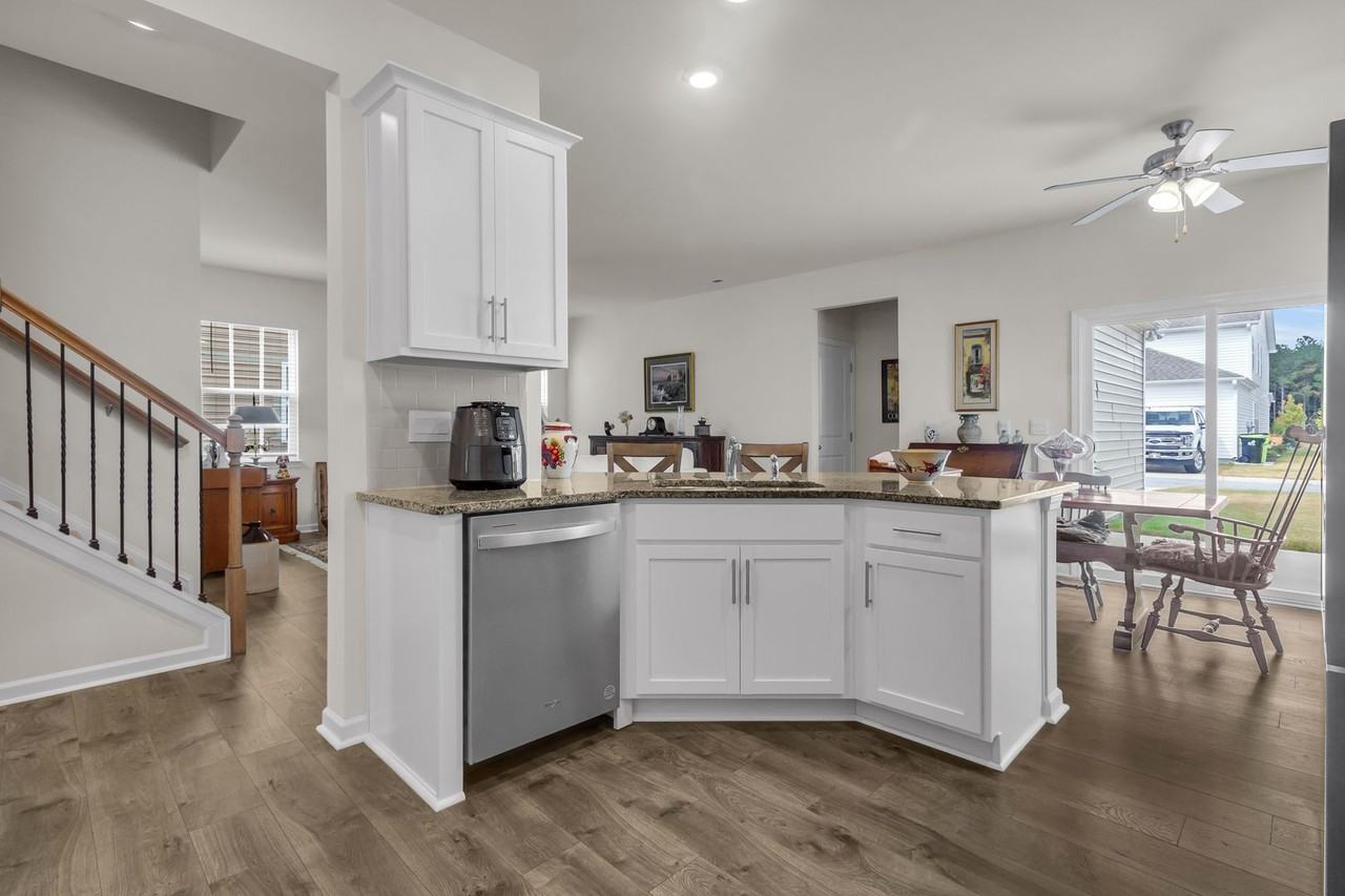 1015 Spivey Cir - Photo 5 of 32