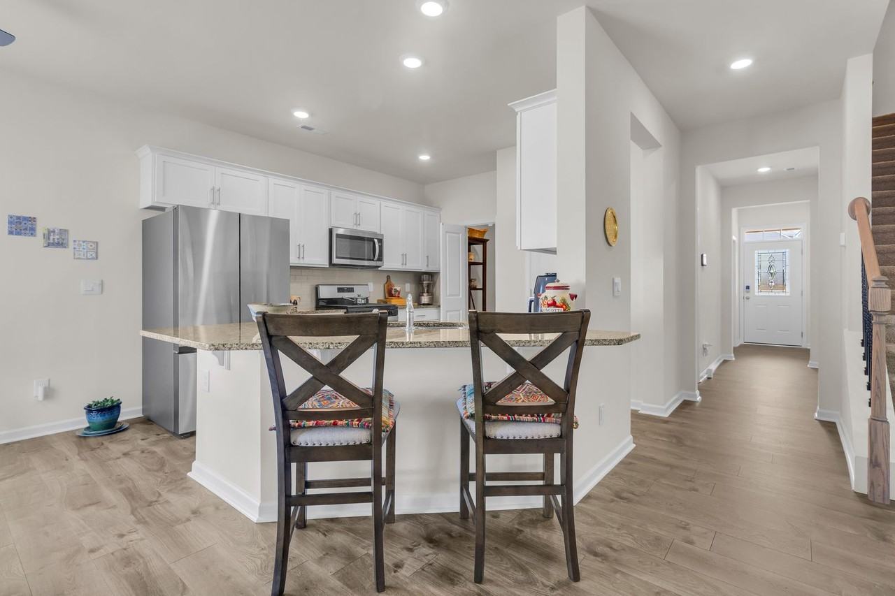 1015 Spivey Cir - Photo 6 of 32