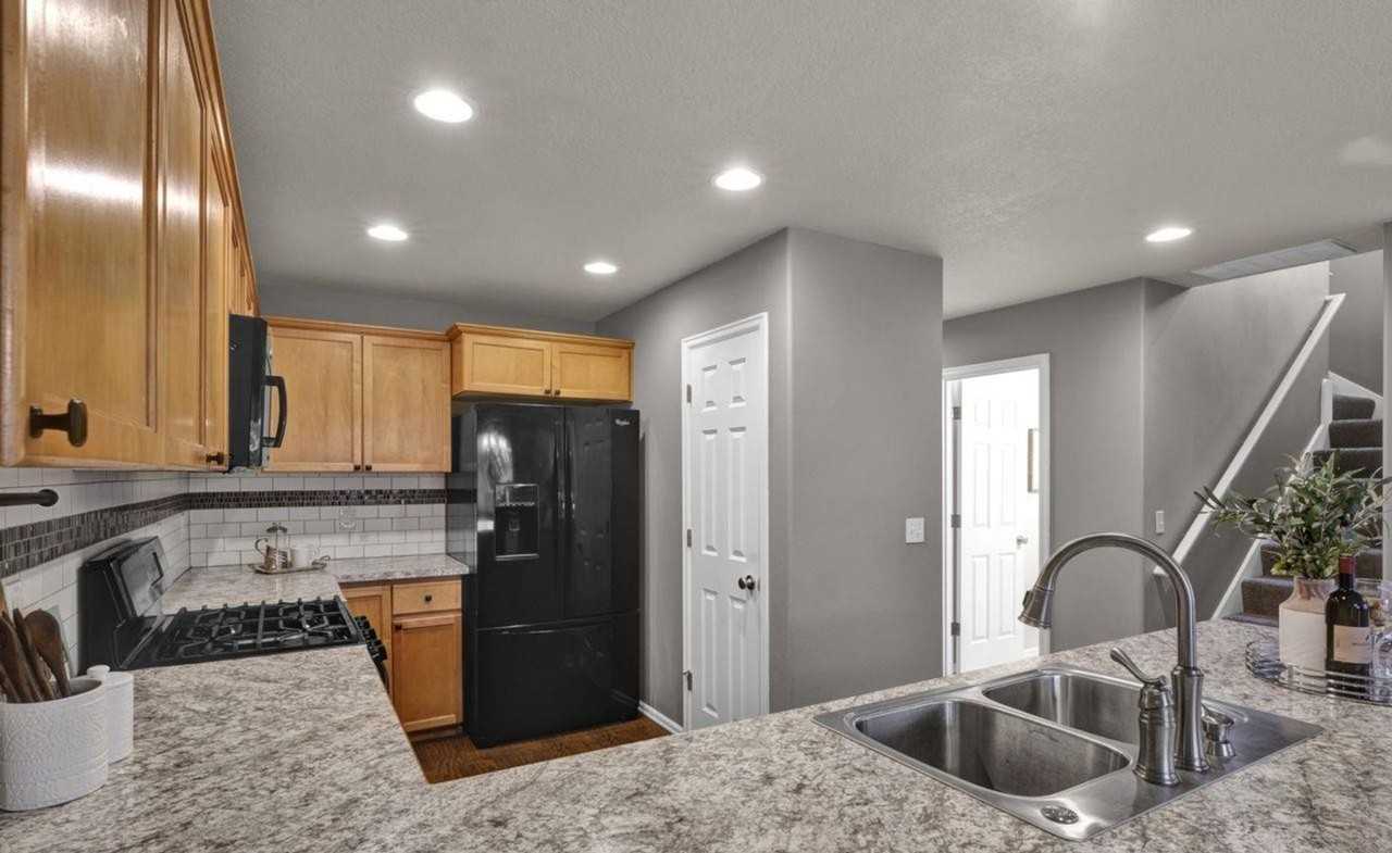 3645 Se Midvale Dr - Photo 5 of 14