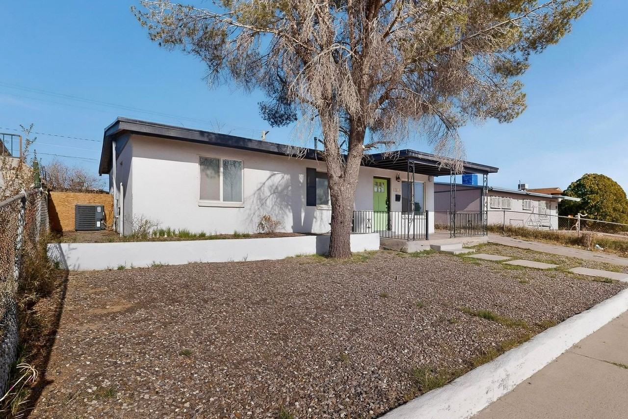 6203 Trowbridge Dr - Photo 3 of 37