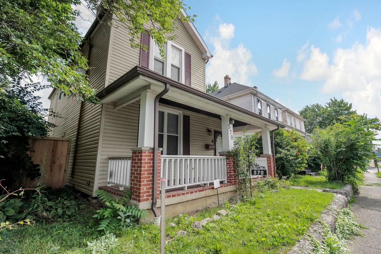 570 Southwood Ave - Photo 3 of 39