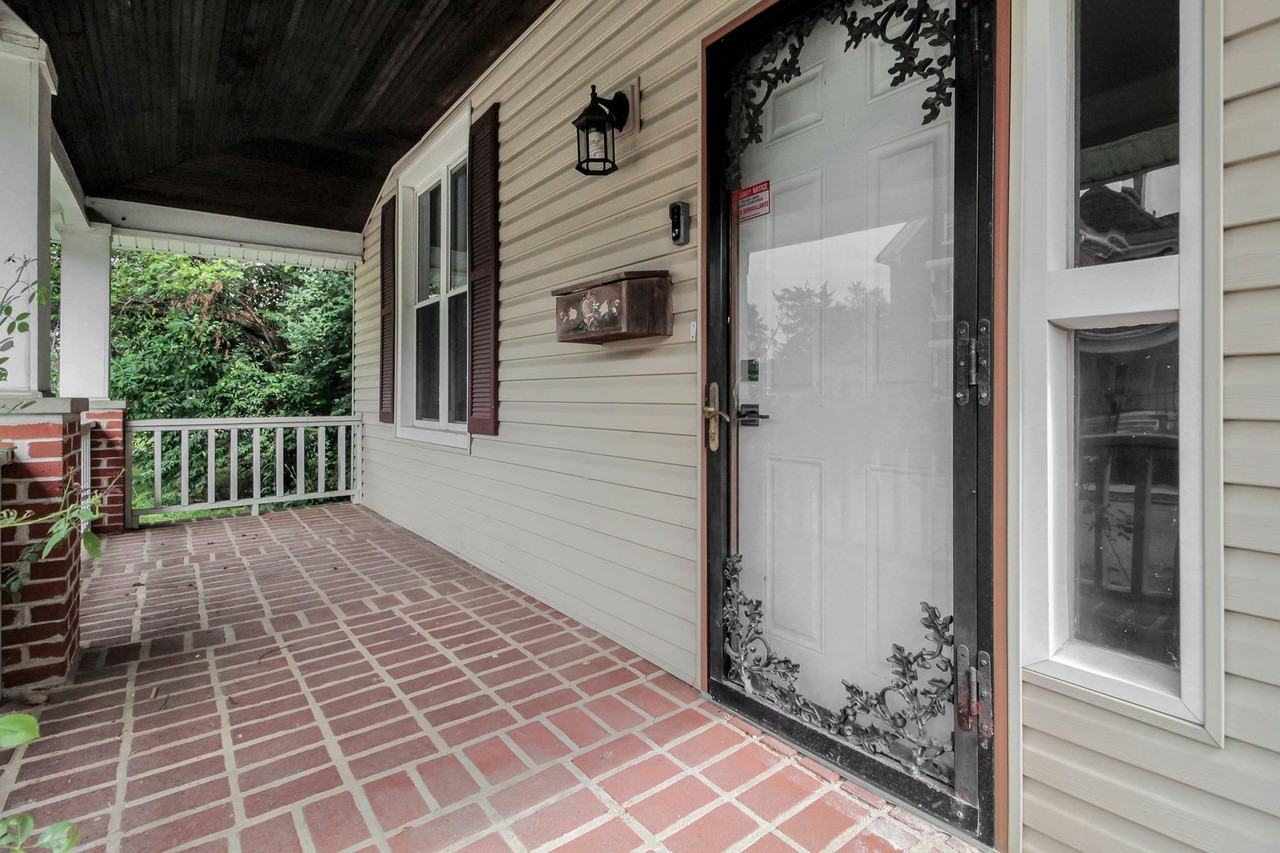 570 Southwood Ave - Photo 4 of 39