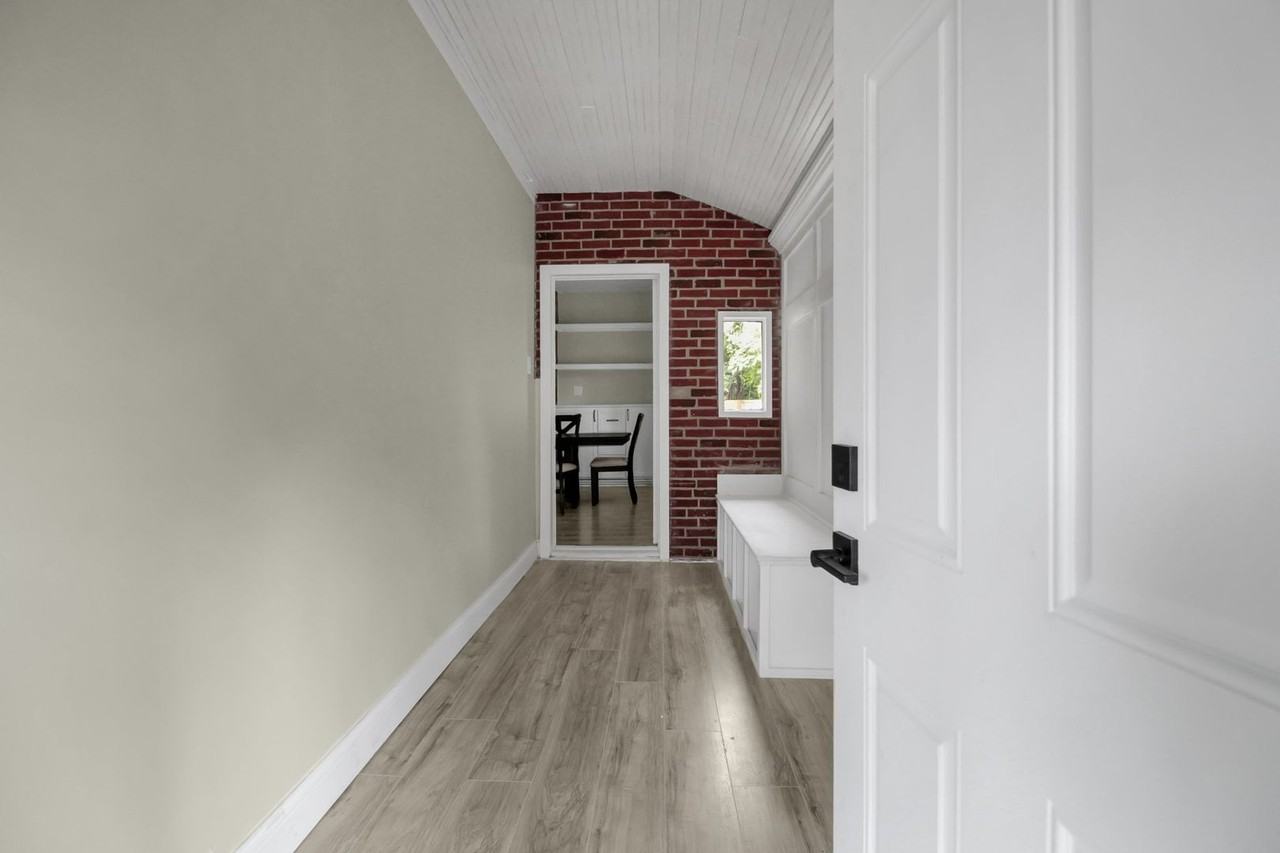 570 Southwood Ave - Photo 6 of 39