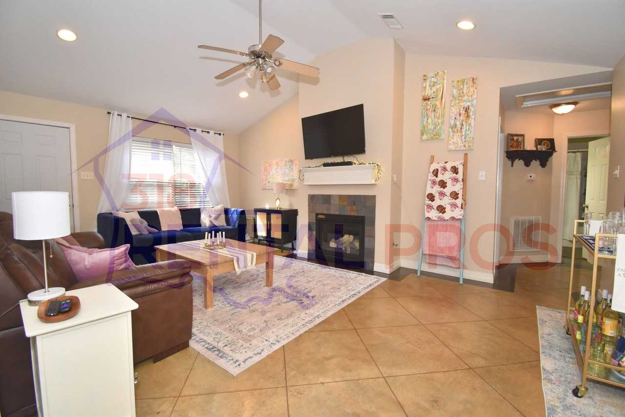 2421 Redwood St - Photo 2 of 19