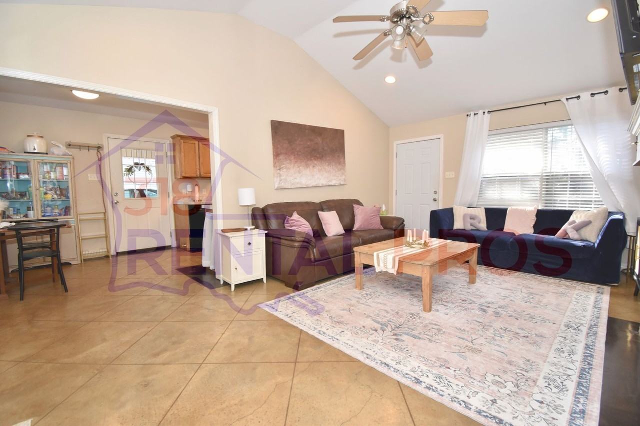 2421 Redwood St - Photo 3 of 19