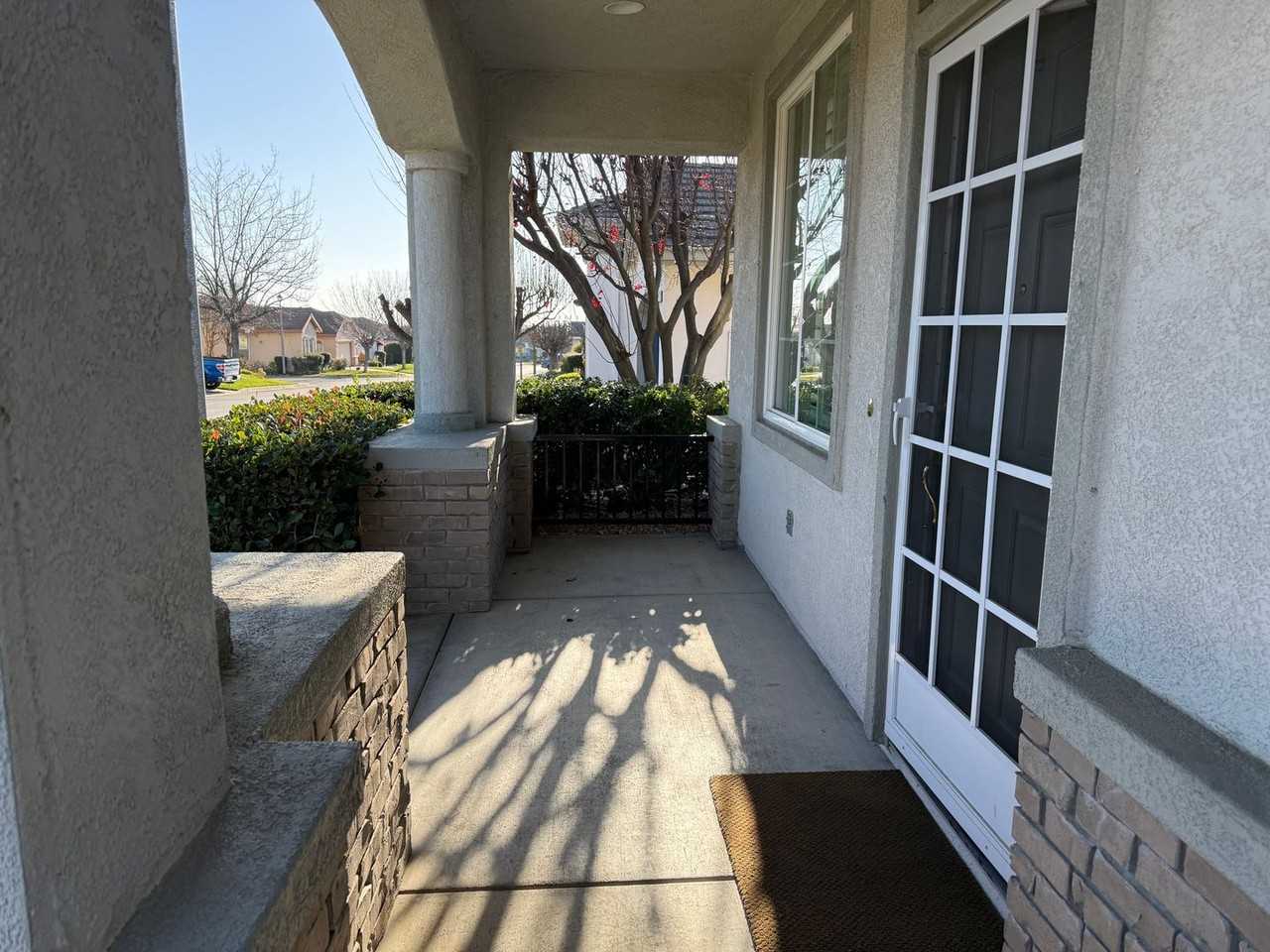 1617 Regent Dr - Photo 4 of 46