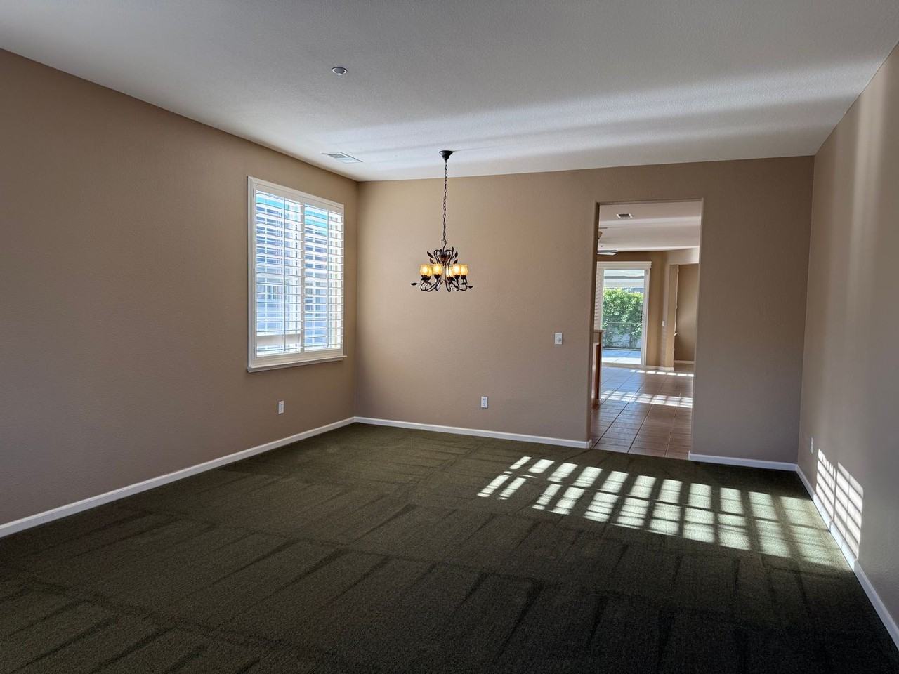 1617 Regent Dr - Photo 5 of 46