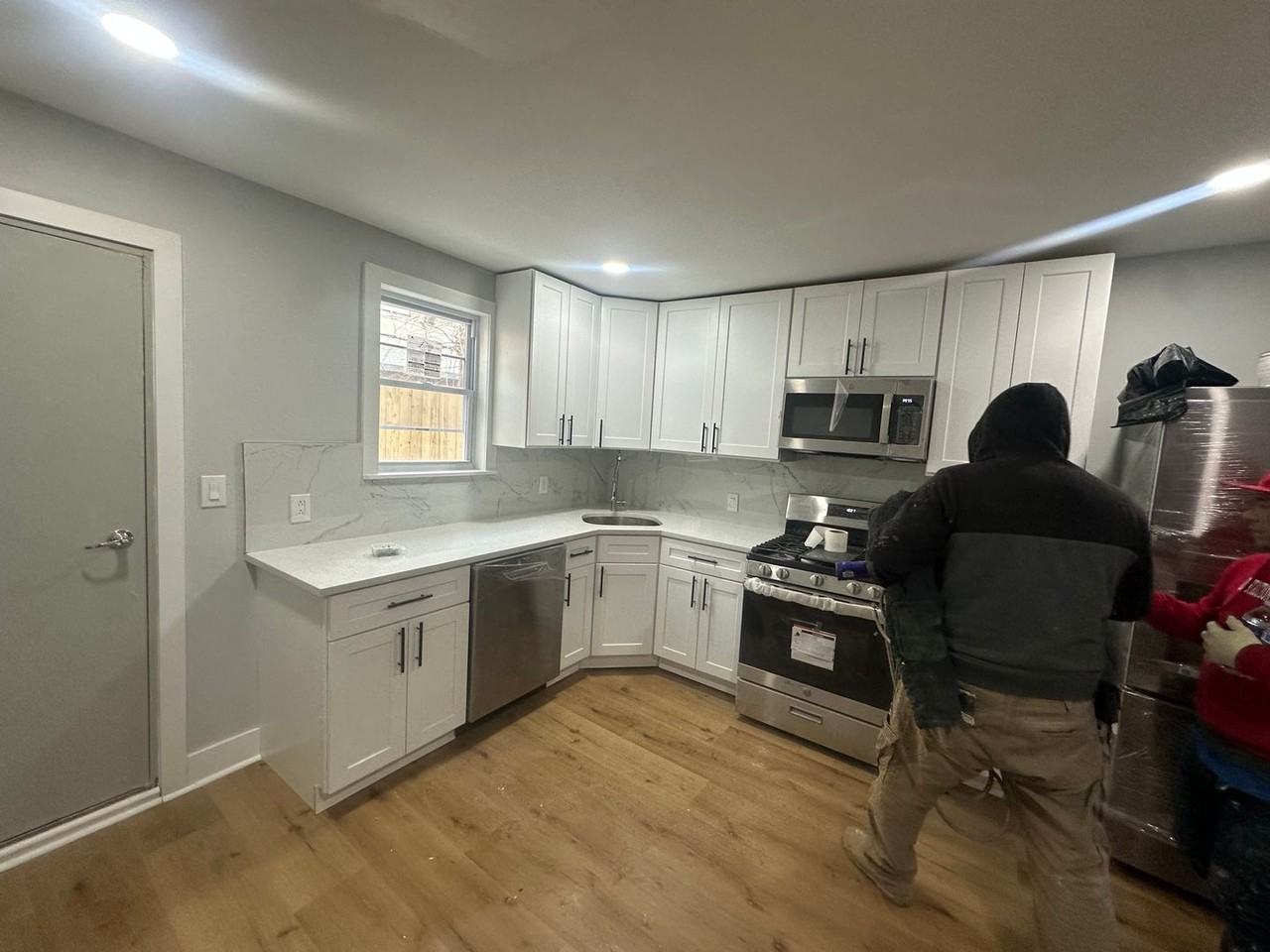 1049 Mercy St - Photo 4 of 9