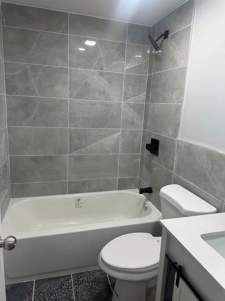 1049 Mercy St - Photo 7 of 9