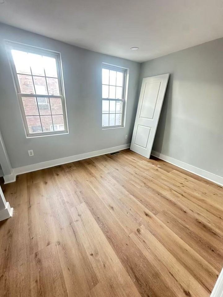 1049 Mercy St - Photo 7 of 25