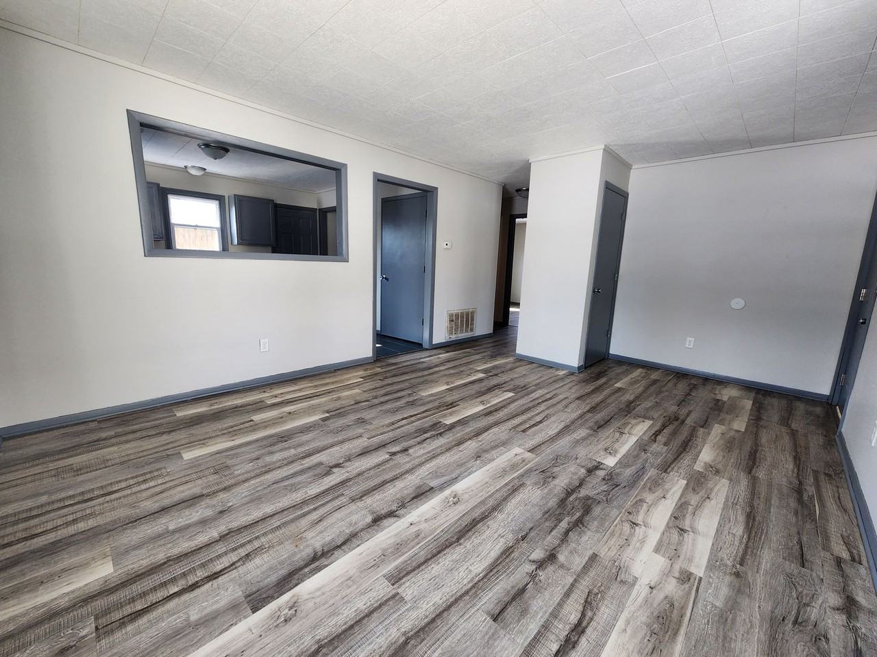 1717 N Hillcrest Ave - Photo 4 of 16