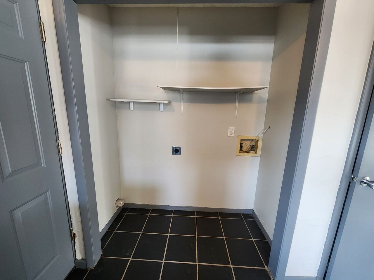 1717 N Hillcrest Ave - Photo 6 of 16