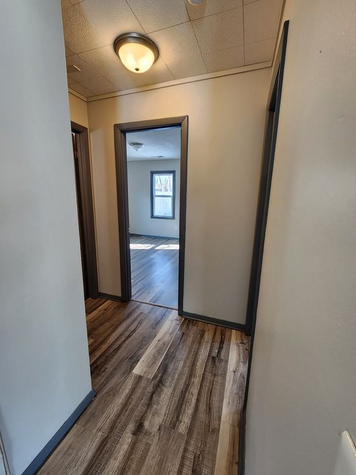 1717 N Hillcrest Ave - Photo 7 of 16