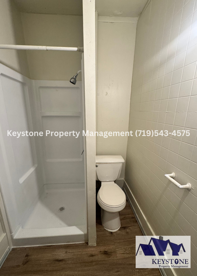 300 E 3rd St #8 - Photo 4 of 8