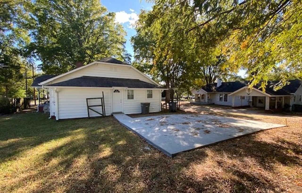 910 S Juniper St - Photo 3 of 16