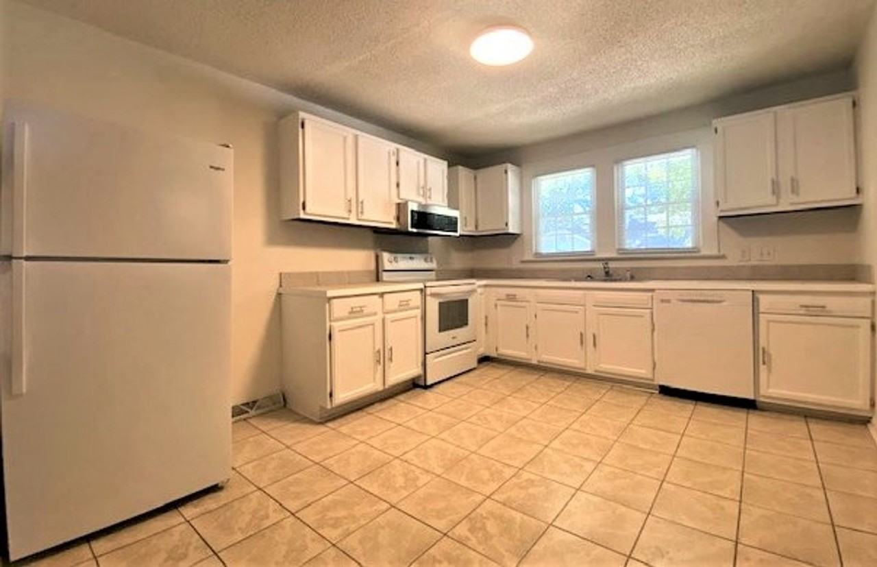 910 S Juniper St - Photo 7 of 16