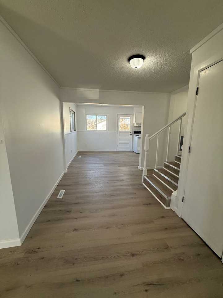 1637 E Blaine St - Photo 3 of 11