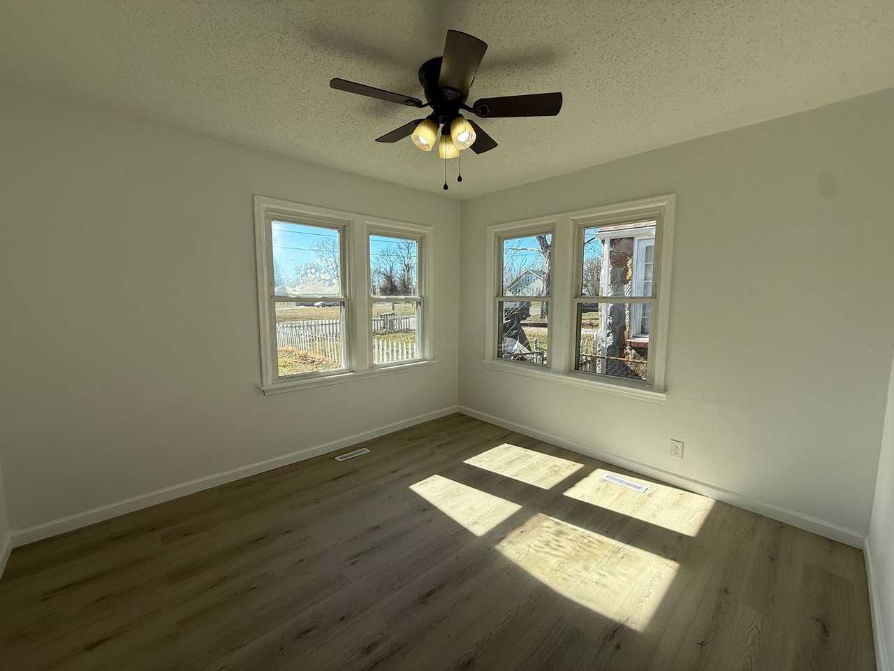 1637 E Blaine St - Photo 5 of 11