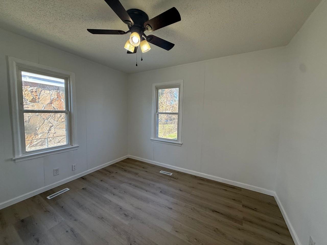 1637 E Blaine St - Photo 6 of 11