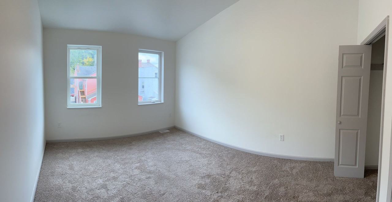 414 Sample St - Photo 6 of 8