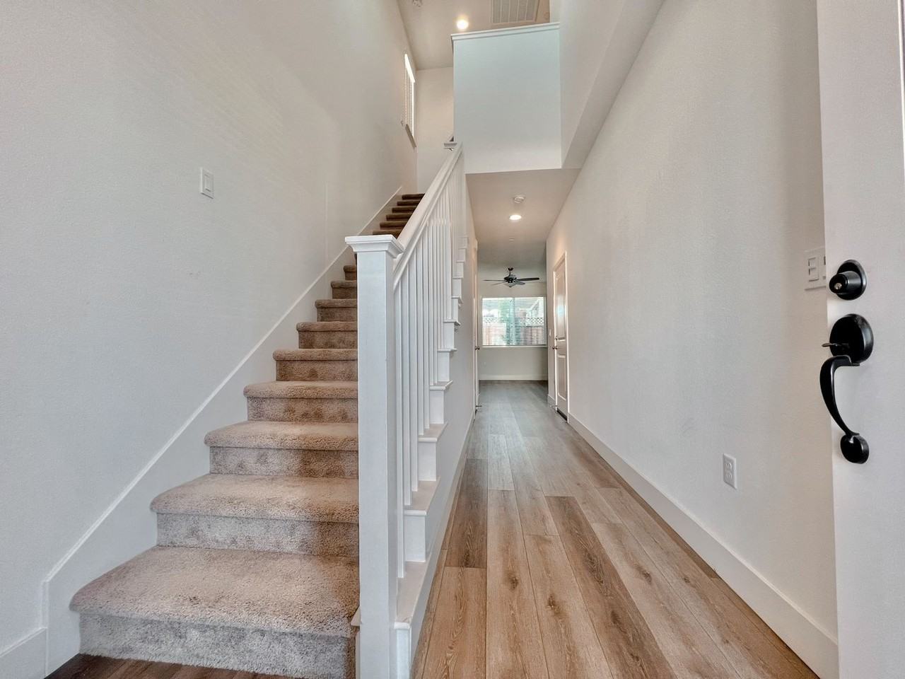 160 Prancer Ln - Photo 2 of 13