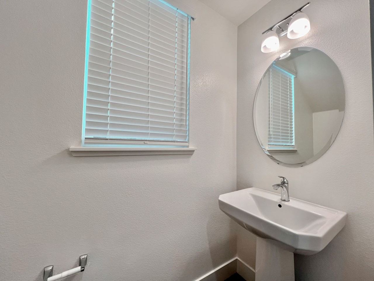 160 Prancer Ln - Photo 3 of 13