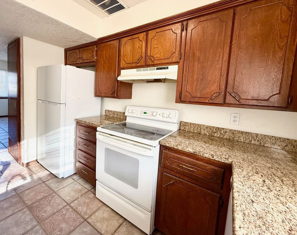 214 Justin Dr - Photo 5 of 21