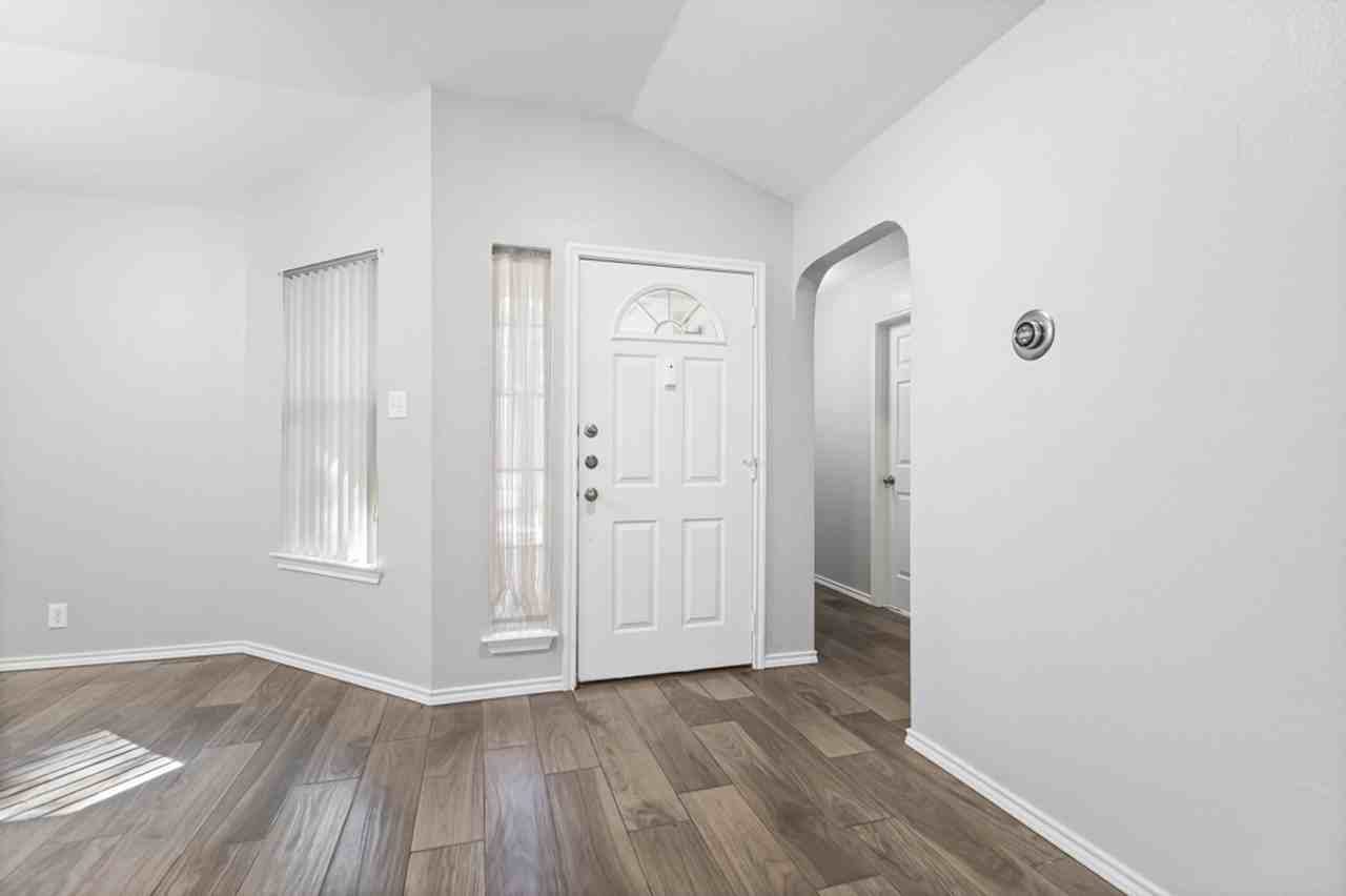 3223 Preston Hall Dr - Photo 3 of 24