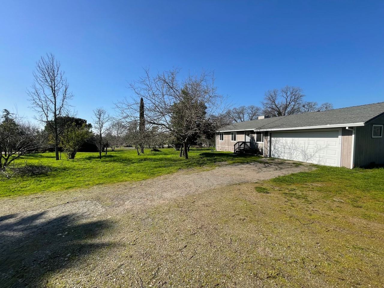 8659 Mann St - Photo 2 of 13