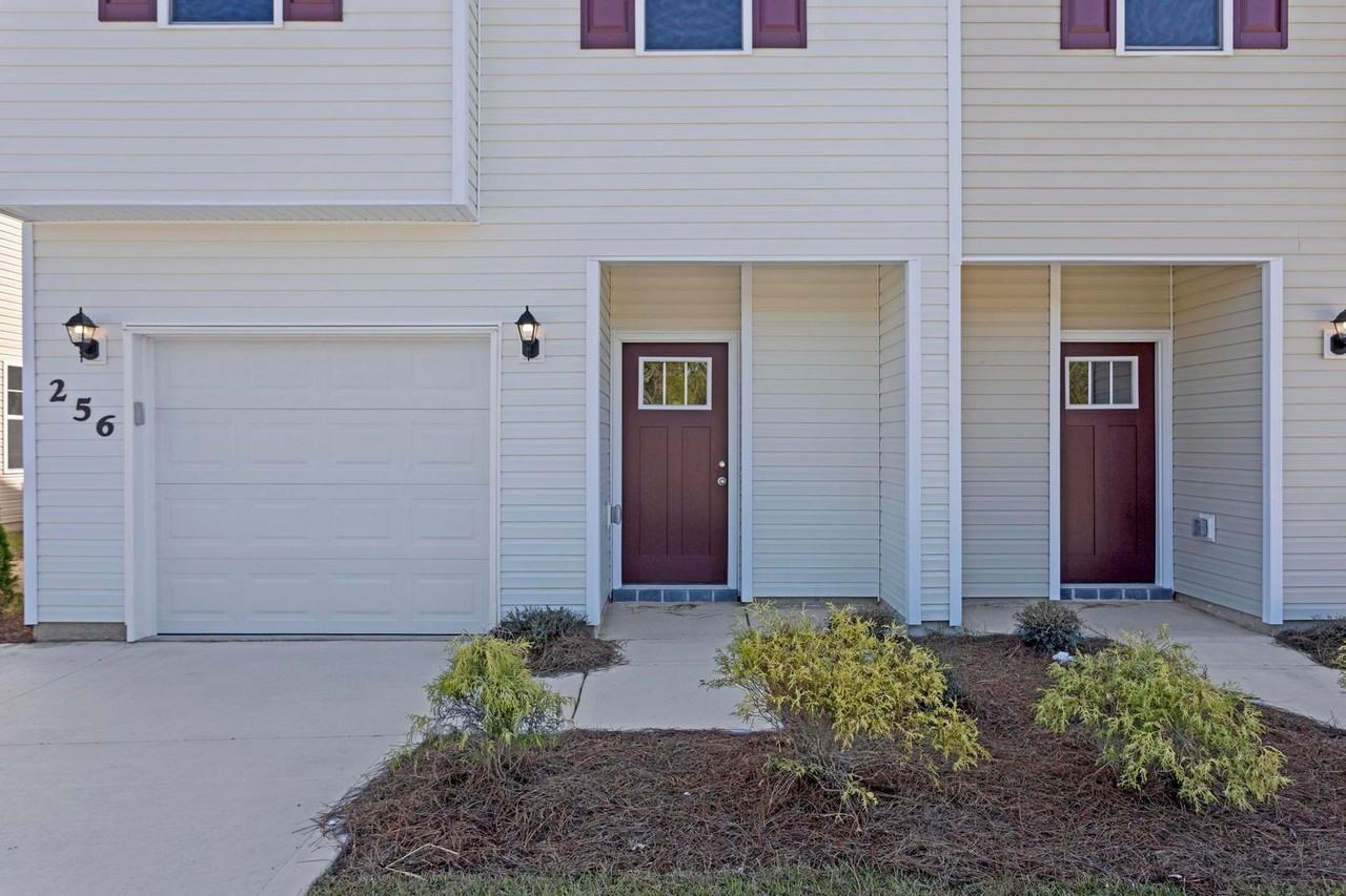 256 Currituck Dr - Photo 2 of 23