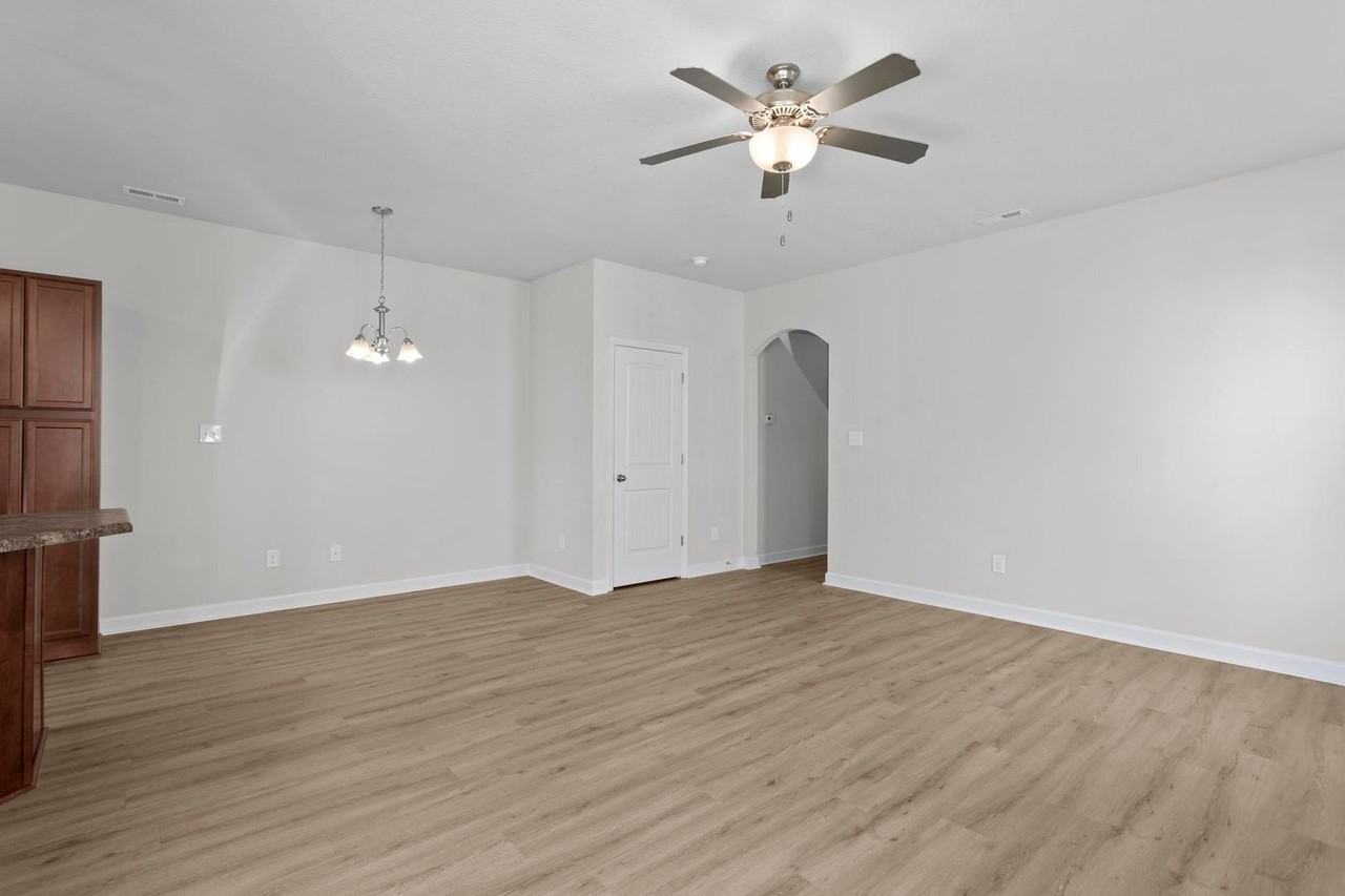 256 Currituck Dr - Photo 3 of 23