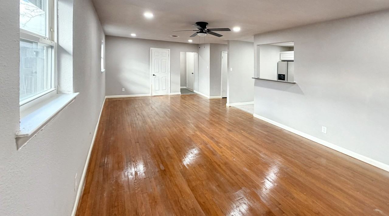 4200 Kenwood Ct - Photo 4 of 25