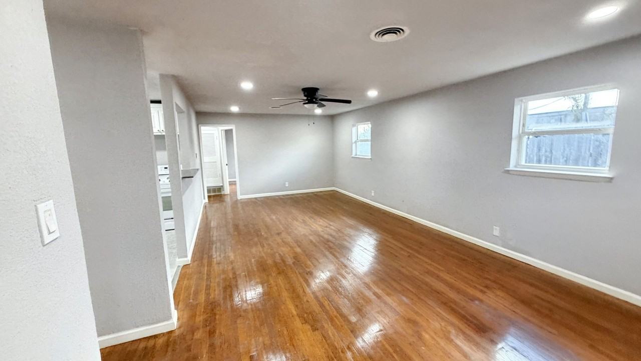 4200 Kenwood Ct - Photo 5 of 25