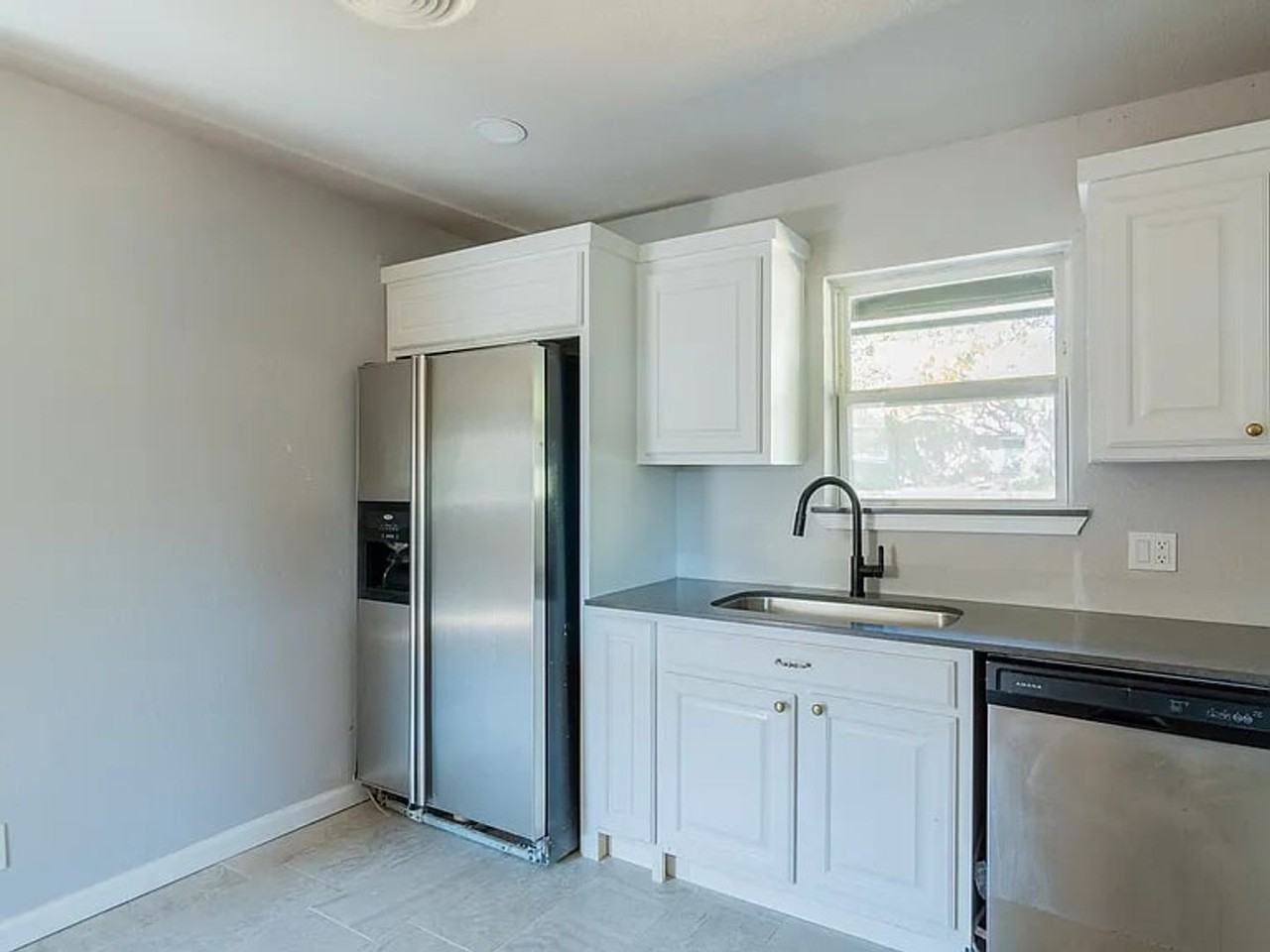 4200 Kenwood Ct - Photo 7 of 25