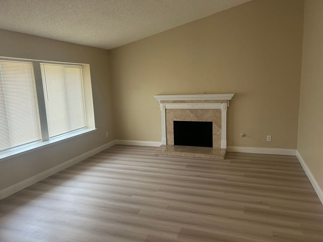 956 N Sandalwood Ave - Photo 7 of 11