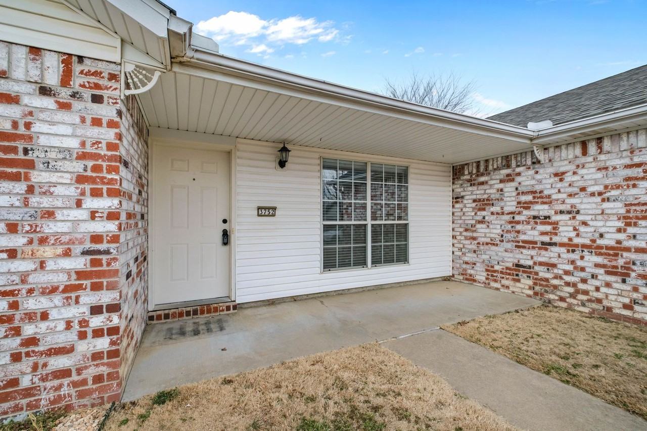 3752 Kenny Ln - Photo 4 of 28