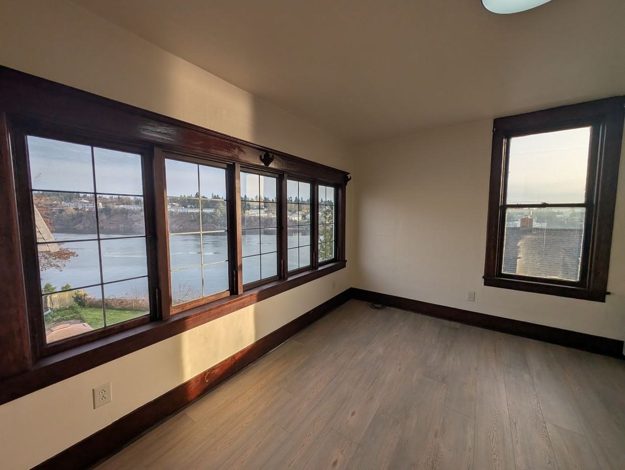 114 11th Street Pl - Photo 4 of 25