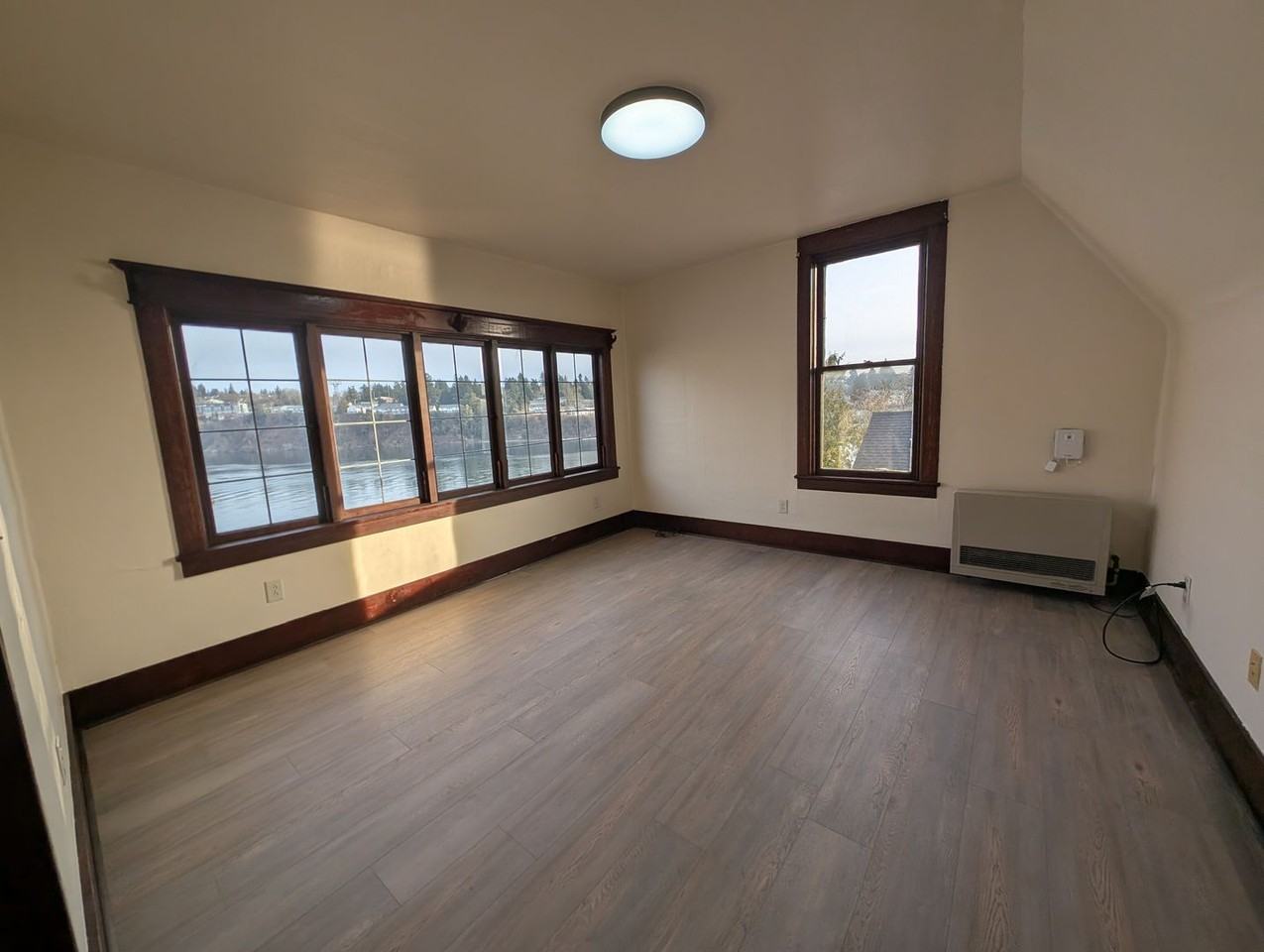 114 11th Street Pl - Photo 5 of 25