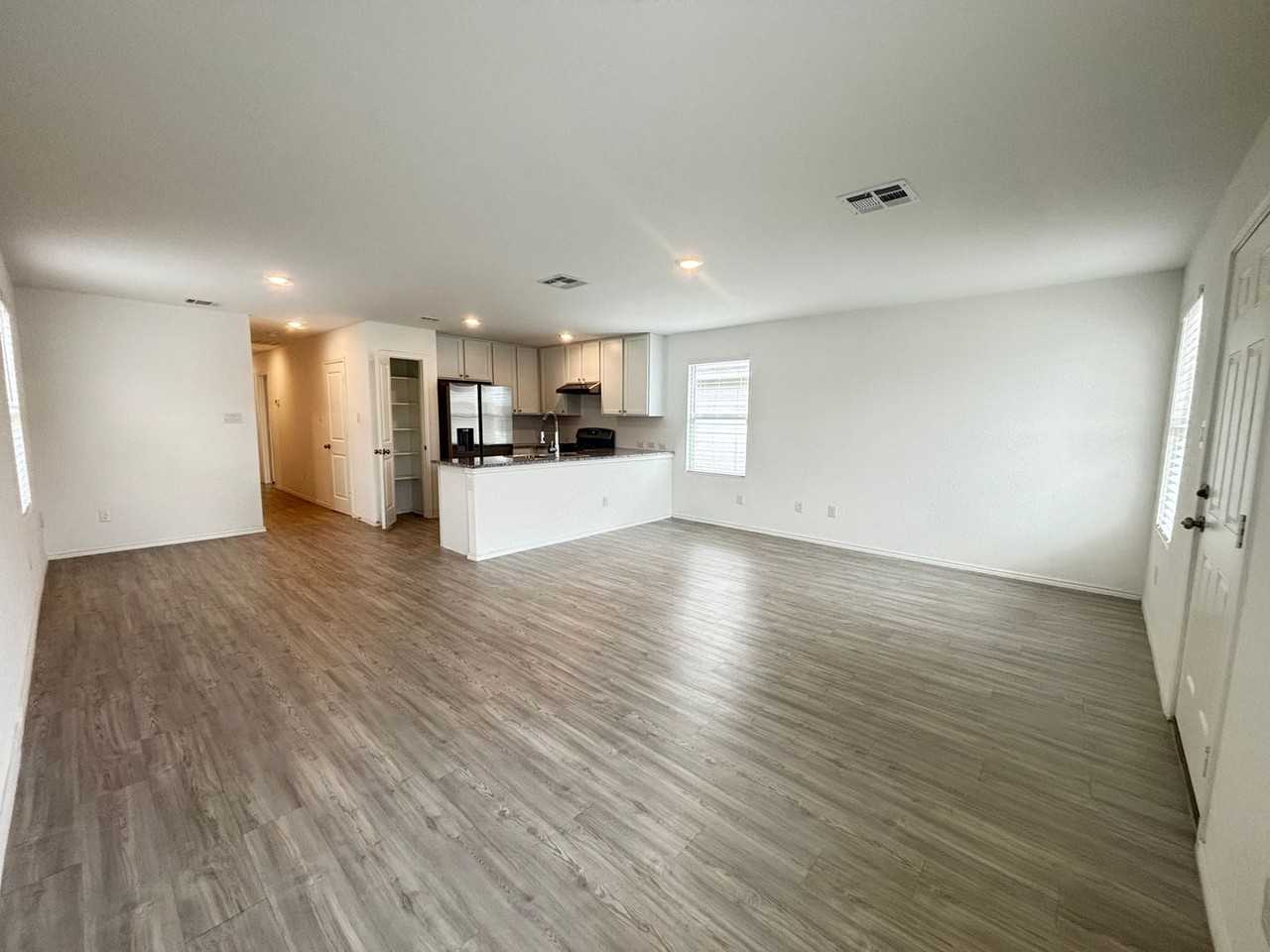 7426 Silos Rdg - Photo 6 of 34