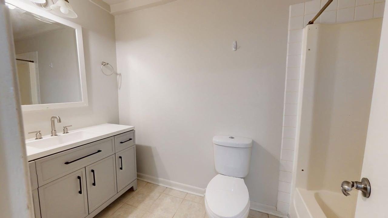 1057 Nw Greenwood St - Photo 6 of 10