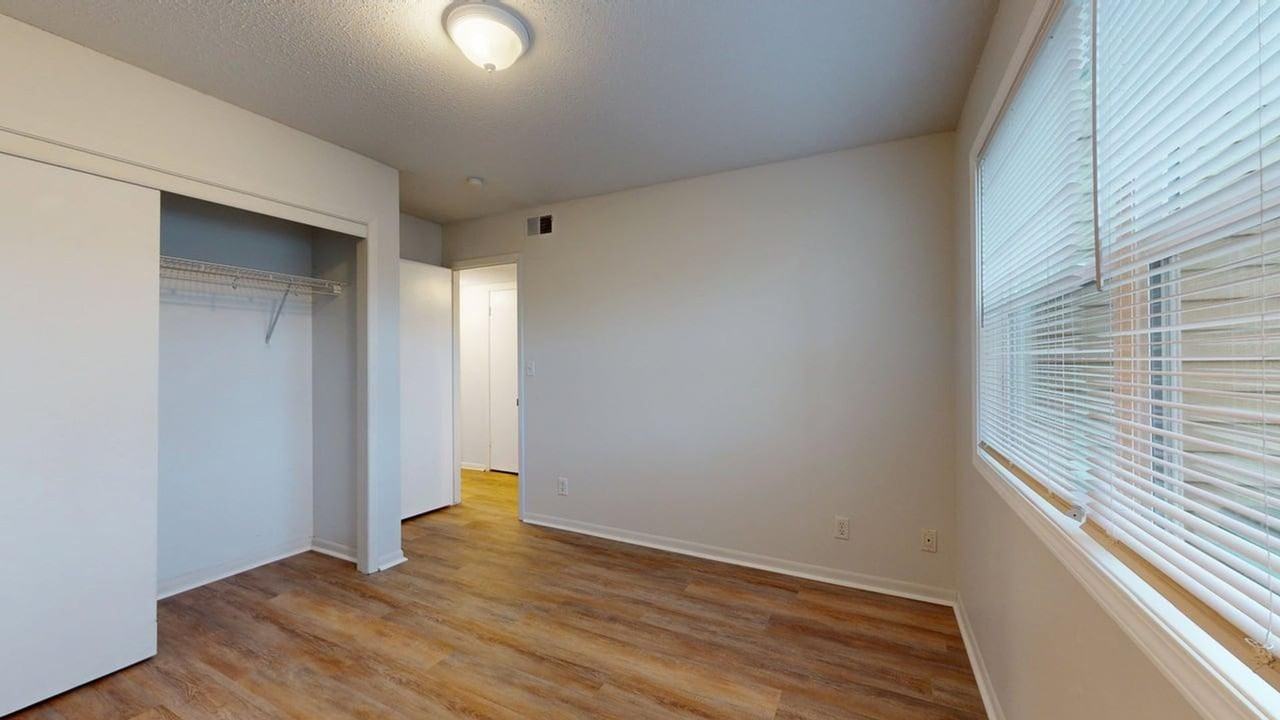 1057 Nw Greenwood St - Photo 7 of 10