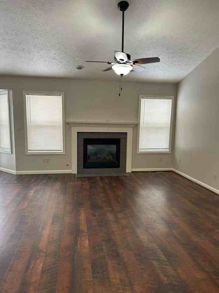 1623 Lionheart Ln - Photo 3 of 20