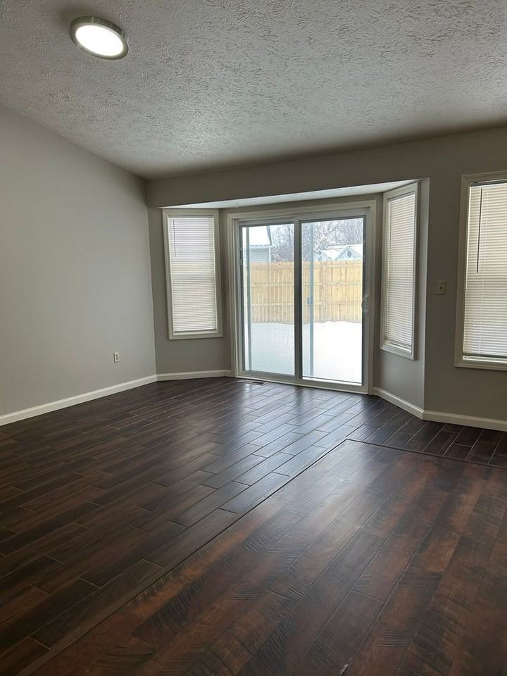 1623 Lionheart Ln - Photo 4 of 20